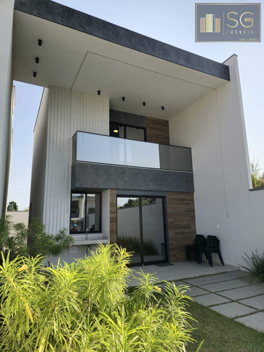 Casa, 3 quartos, 226 m² - Foto 1