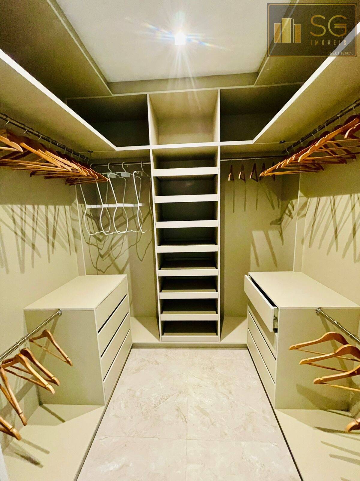 Casa, 4 quartos, 236 m² - Foto 2